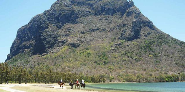 Morne horse beach ride mauritius (14)